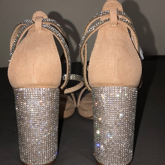 High-heels - Picture 2 of 6